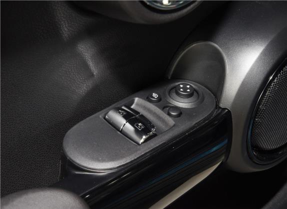 MINI 2020款 2.0T COOPER S 经典派 三门绝色版 车厢座椅   门窗控制