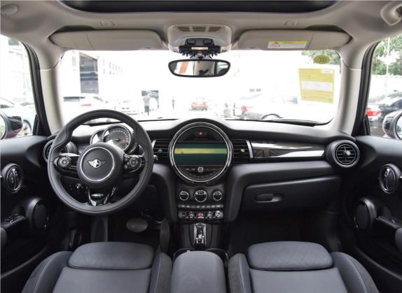MINI 2020款 1.5T COOPER 三门日不落红限量版 中控类   中控全图