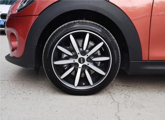 MINI 2020款 1.5T COOPER 三门日不落红限量版 其他细节类   前轮