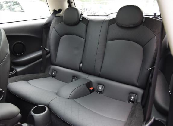 MINI 2020款 1.5T COOPER 三门日不落红限量版 车厢座椅   后排空间