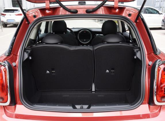 MINI 2020款 1.5T COOPER 三门日不落红限量版 车厢座椅   后备厢