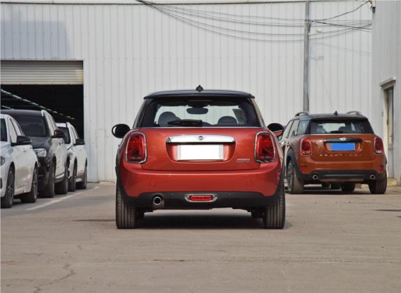 MINI 2020款 1.5T COOPER 三门日不落红限量版 外观   正后