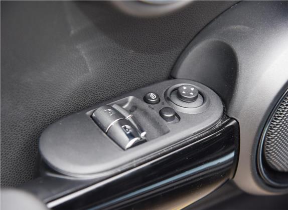 MINI 2020款 1.5T COOPER 三门日不落红限量版 车厢座椅   门窗控制