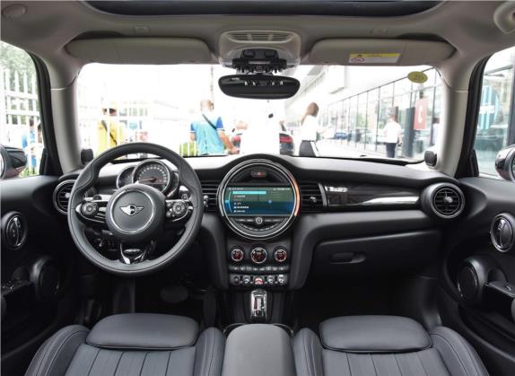 MINI 2020款 2.0T COOPER S 三门日不落红限量版 中控类   中控全图