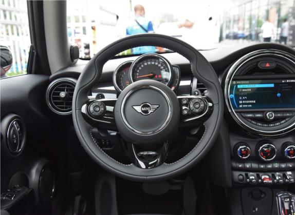 MINI 2020款 2.0T COOPER S 三门日不落红限量版 中控类   驾驶位