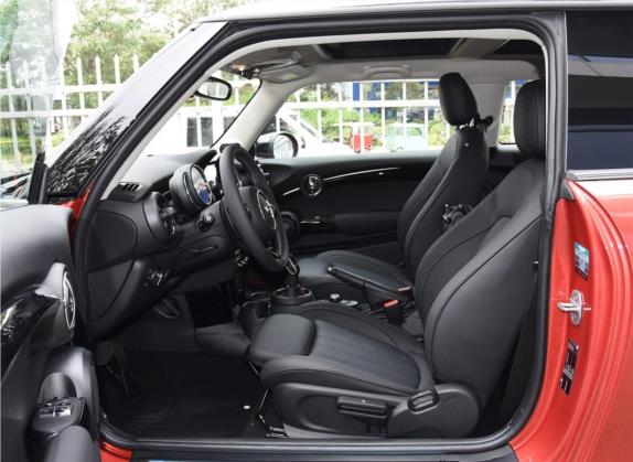 MINI 2020款 2.0T COOPER S 三门日不落红限量版 车厢座椅   前排空间