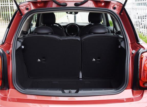 MINI 2020款 2.0T COOPER S 三门日不落红限量版 车厢座椅   后备厢