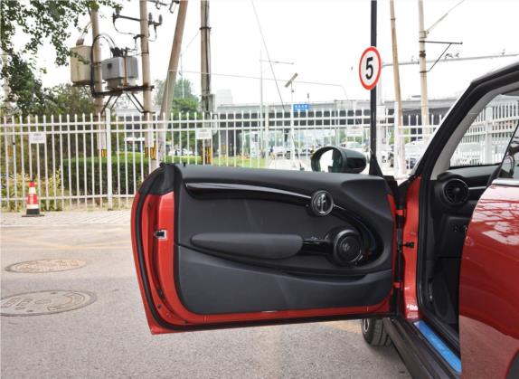 MINI 2020款 2.0T COOPER S 三门日不落红限量版 车厢座椅   前门板