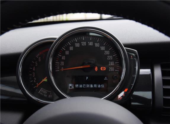 MINI 2020款 2.0T COOPER S 三门日不落红限量版 中控类   仪表盘