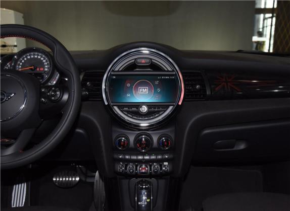 MINI 2020款 1.5T COOPER 赛车手 中控类   中控台