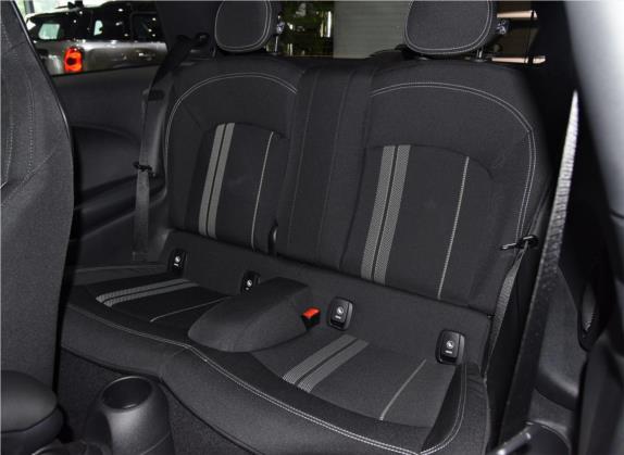 MINI 2020款 1.5T COOPER 赛车手 车厢座椅   后排空间
