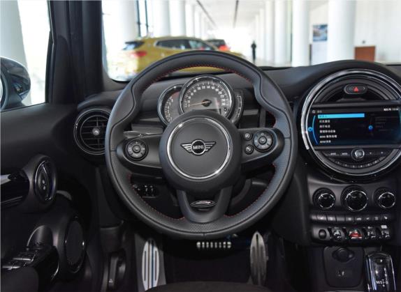 MINI 2020款 1.5T COOPER 赛车手 五门版 中控类   驾驶位