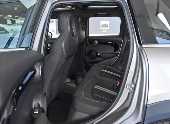 MINI 2020款 1.5T COOPER 赛车手 五门版 车厢座椅   后排空间