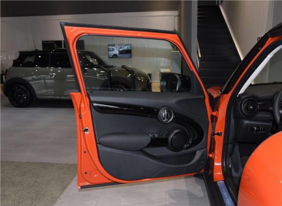 MINI 2020款 2.0T COOPER S 经典派 五门版 车厢座椅   前门板