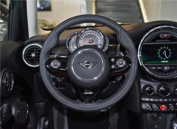 MINI 2020款 2.0T COOPER S 艺术家 五门版 中控类   驾驶位
