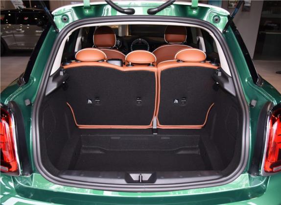 MINI 2020款 2.0T COOPER S 艺术家 五门版 车厢座椅   后备厢