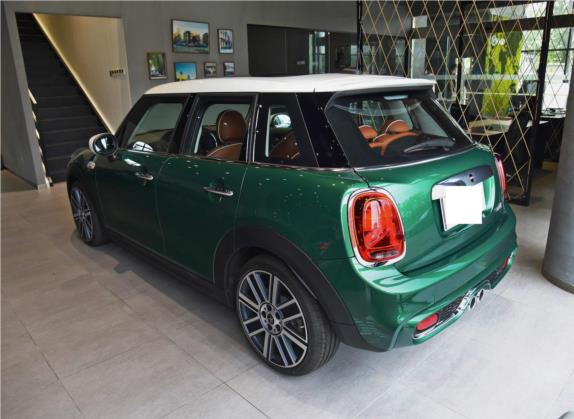 MINI 2020款 2.0T COOPER S 艺术家 五门版 外观   斜后
