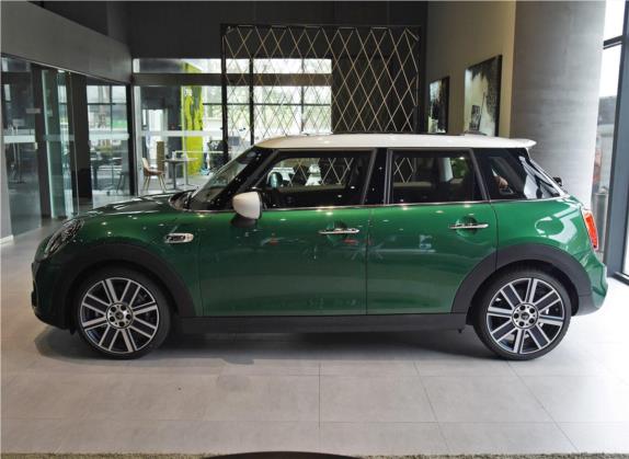 MINI 2020款 2.0T COOPER S 艺术家 五门版 外观   正侧