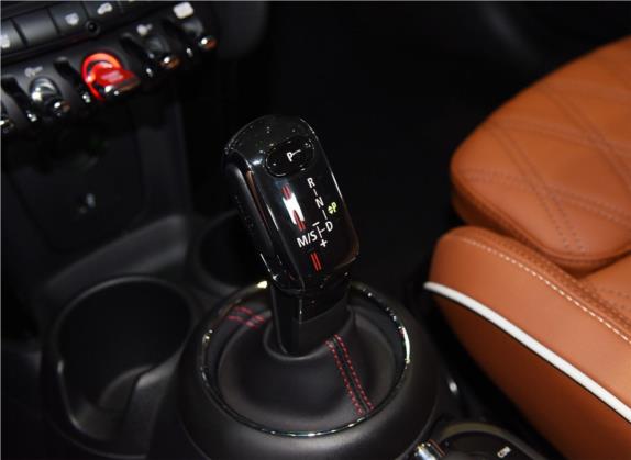 MINI 2020款 2.0T COOPER S 艺术家 五门版 中控类   挡把