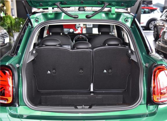 MINI 2020款 2.0T COOPER S 赛车手 五门版 车厢座椅   后备厢