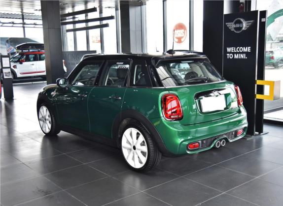 MINI 2020款 2.0T COOPER S 赛车手 五门版 外观   斜后