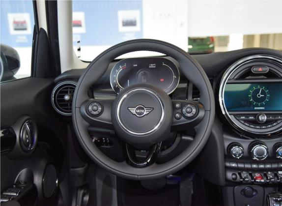 MINI 2021款 1.5T COOPER 经典派 五门版 中控类   驾驶位