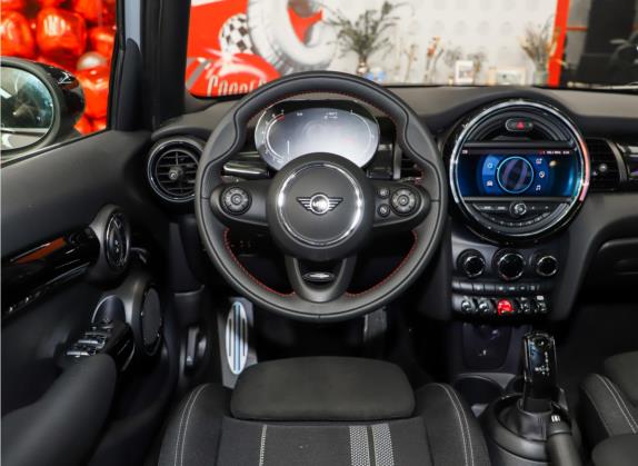 MINI 2021款 1.5T COOPER 赛车手 五门版 中控类   驾驶位