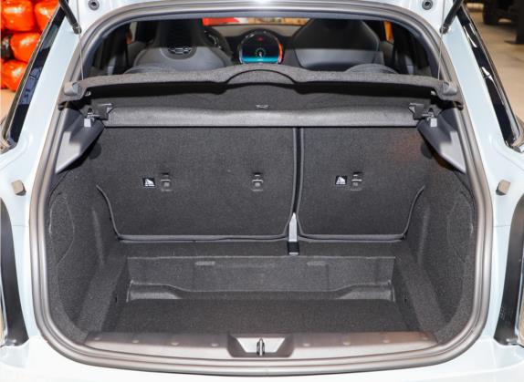 MINI 2021款 1.5T COOPER 赛车手 五门版 车厢座椅   后备厢
