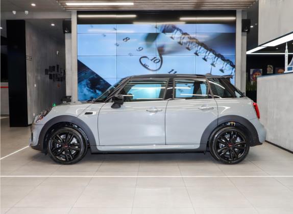 MINI 2021款 1.5T COOPER 赛车手 五门版 外观   正侧