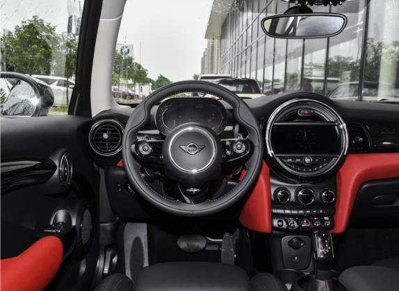 MINI 2021款 2.0T COOPER S 艺术家 中控类   驾驶位