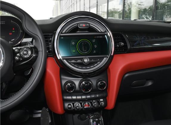 MINI 2021款 2.0T COOPER S 艺术家 中控类   中控台