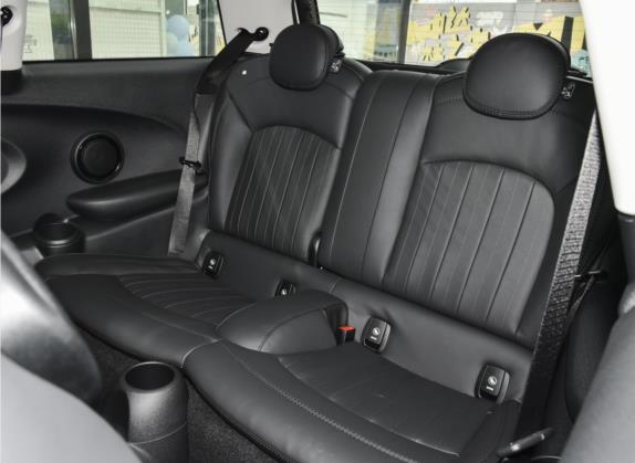 MINI 2021款 2.0T COOPER S 艺术家 车厢座椅   后排空间