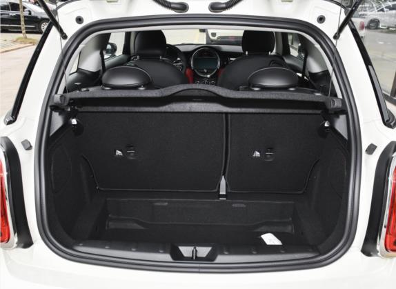 MINI 2021款 2.0T COOPER S 艺术家 车厢座椅   后备厢
