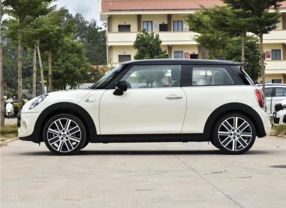 MINI 2021款 2.0T COOPER S 艺术家 外观   正侧