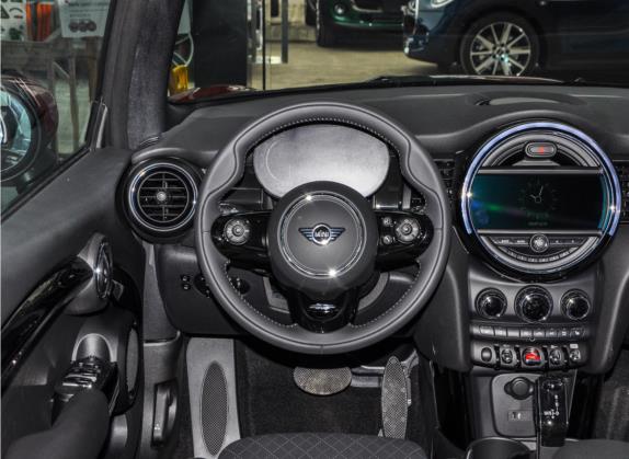 MINI 2021款 1.5T COOPER CABRIO 艺术家 中控类   驾驶位