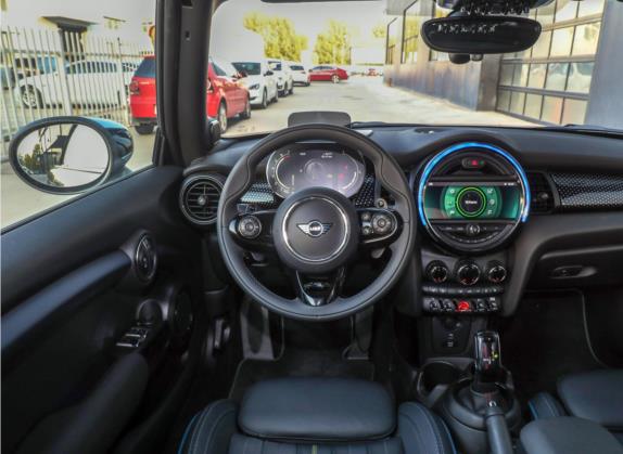 MINI 2021款 2.0T COOPER S CABRIO Sidewalk 中控类   驾驶位