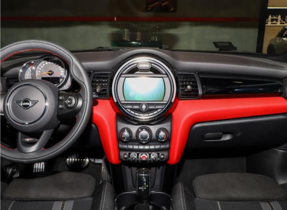 MINI 2021款 1.5T 三门锋芒版 中控类   中控台