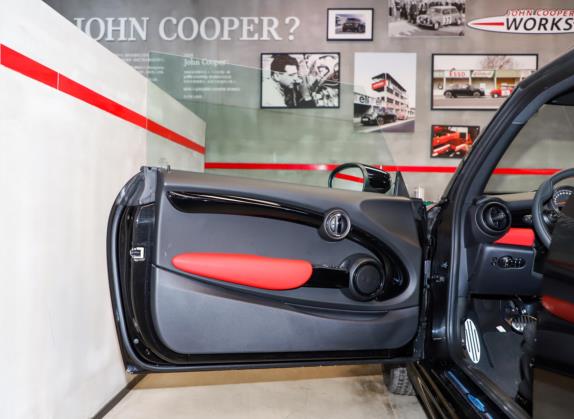 MINI 2021款 1.5T 三门锋芒版 车厢座椅   前门板