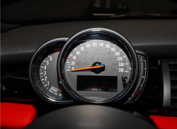 MINI 2021款 1.5T 三门锋芒版 中控类   仪表盘