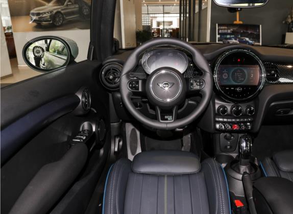 MINI 2022款 1.5T COOPER CABRIO Sidewalk 中控类   驾驶位