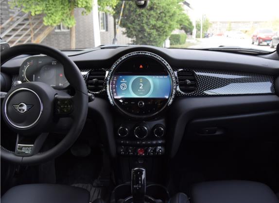 MINI 2022款 2.0T COOPER S CABRIO Sidewalk 中控类   中控台