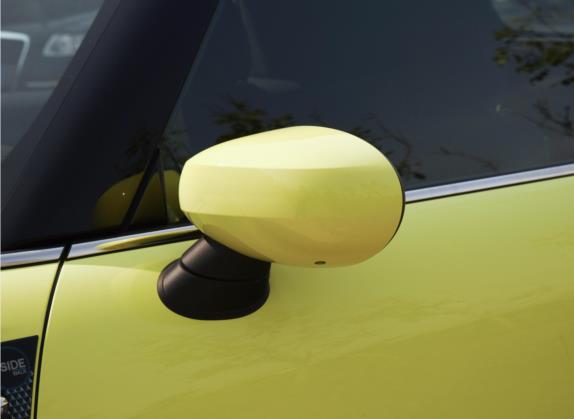 MINI 2022款 2.0T COOPER S CABRIO Sidewalk 外观细节类   外后视镜