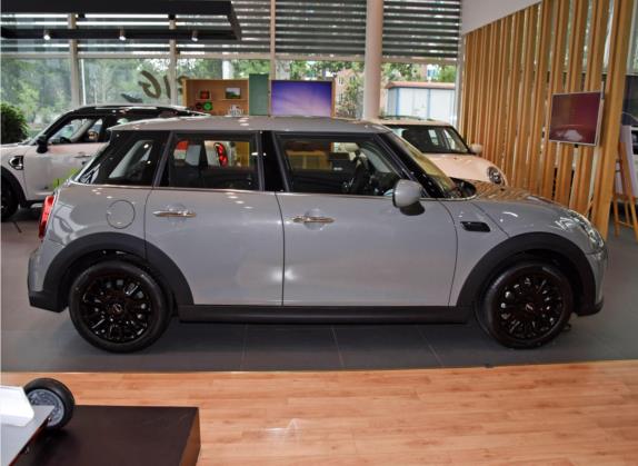 MINI 2022款 1.5T ONE 五门版PLUS 外观   正侧