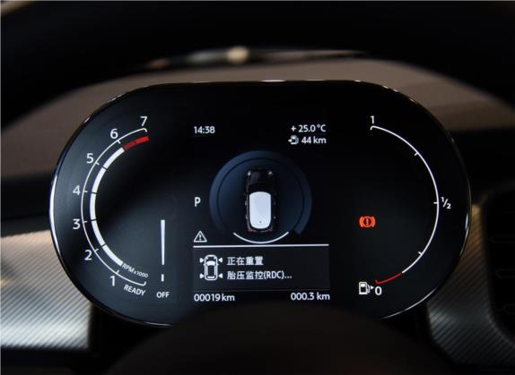 MINI 2022款 1.5T COOPER 经典派 五门版 中控类   仪表盘