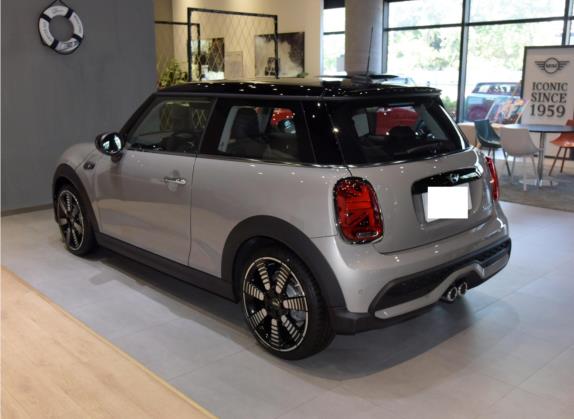 MINI 2022款 2.0T COOPER S 艺术家 外观   斜后