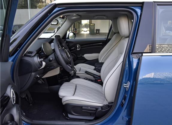 MINI 2022款 2.0T COOPER S 艺术家 五门版 车厢座椅   前排空间
