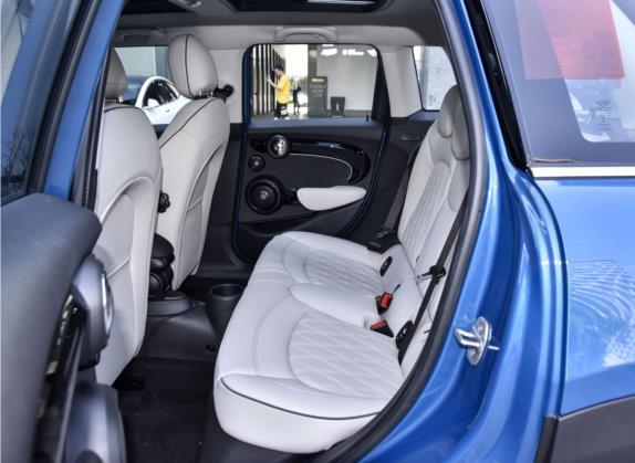 MINI 2022款 2.0T COOPER S 艺术家 五门版 车厢座椅   后排空间