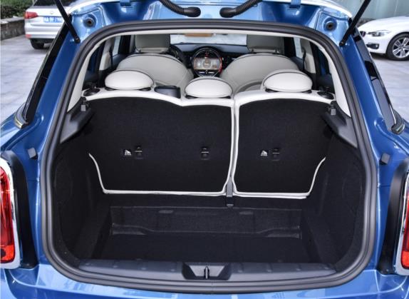 MINI 2022款 2.0T COOPER S 艺术家 五门版 车厢座椅   后备厢