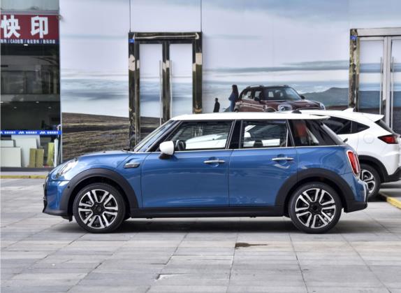 MINI 2022款 2.0T COOPER S 艺术家 五门版 外观   正侧