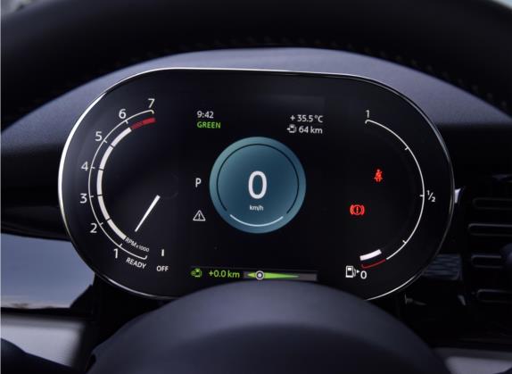 MINI 2022款 2.0T COOPER S 艺术家 五门版 中控类   仪表盘